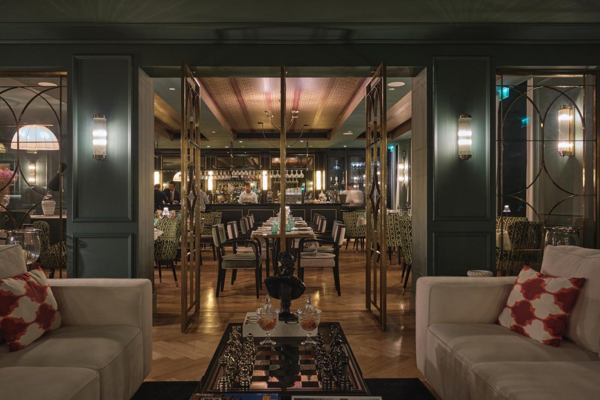 Ga Palace Hotel & Spa, A Xixth-Century Villa Порту Экстерьер фото The bar at the Mandarin Oriental, London