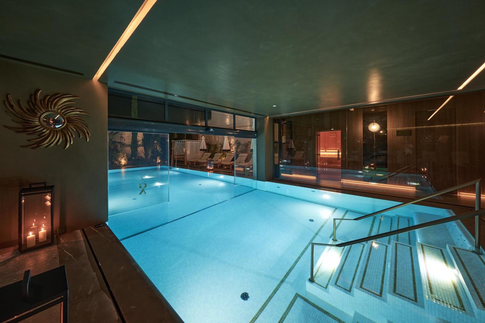 Ga Palace Hotel & Spa, A Xixth-Century Villa Порту Экстерьер фото The swimming pool at the hotel