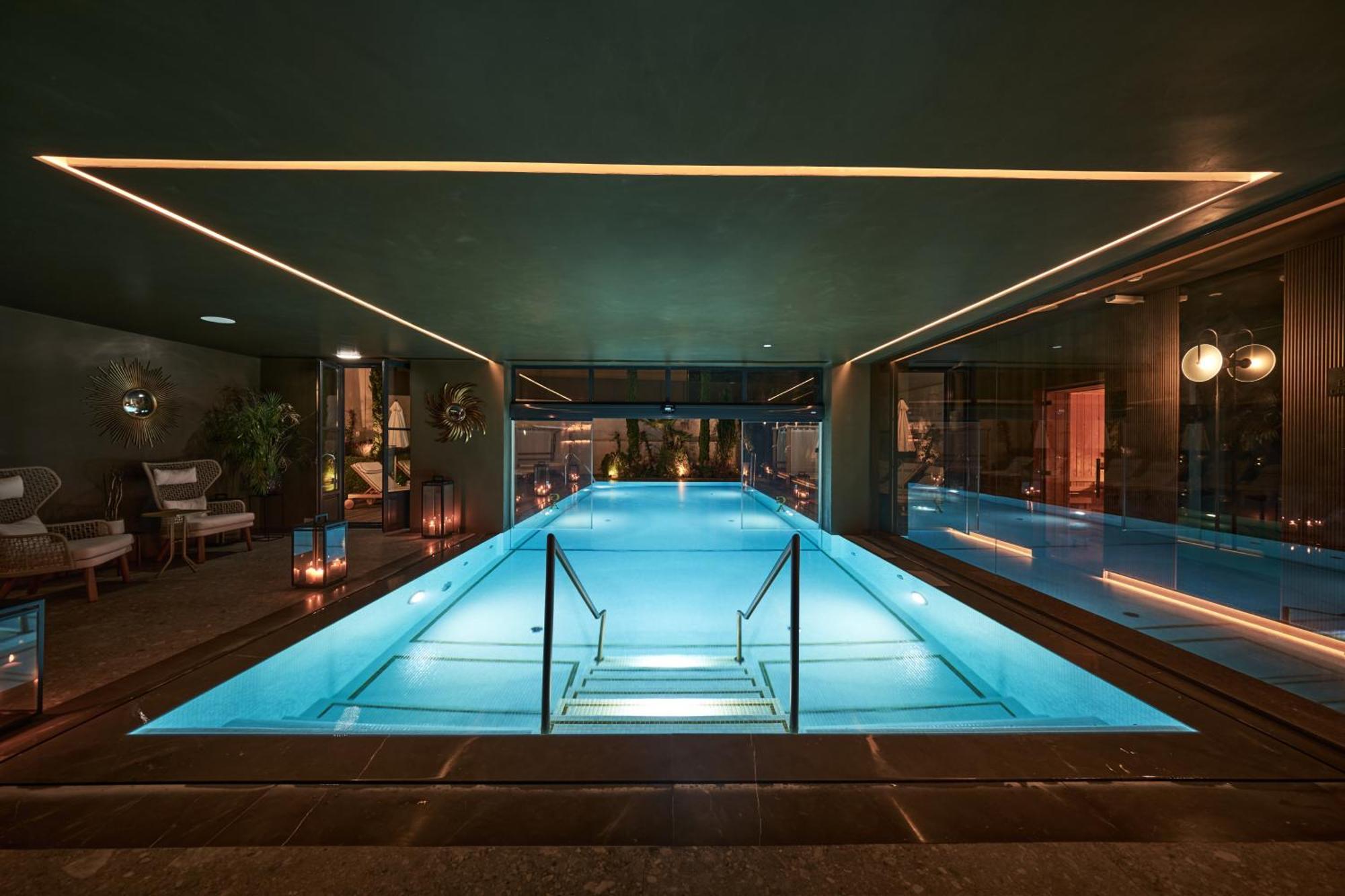 Ga Palace Hotel & Spa, A Xixth-Century Villa Порту Экстерьер фото The pool at the Mandarin Oriental, Munich