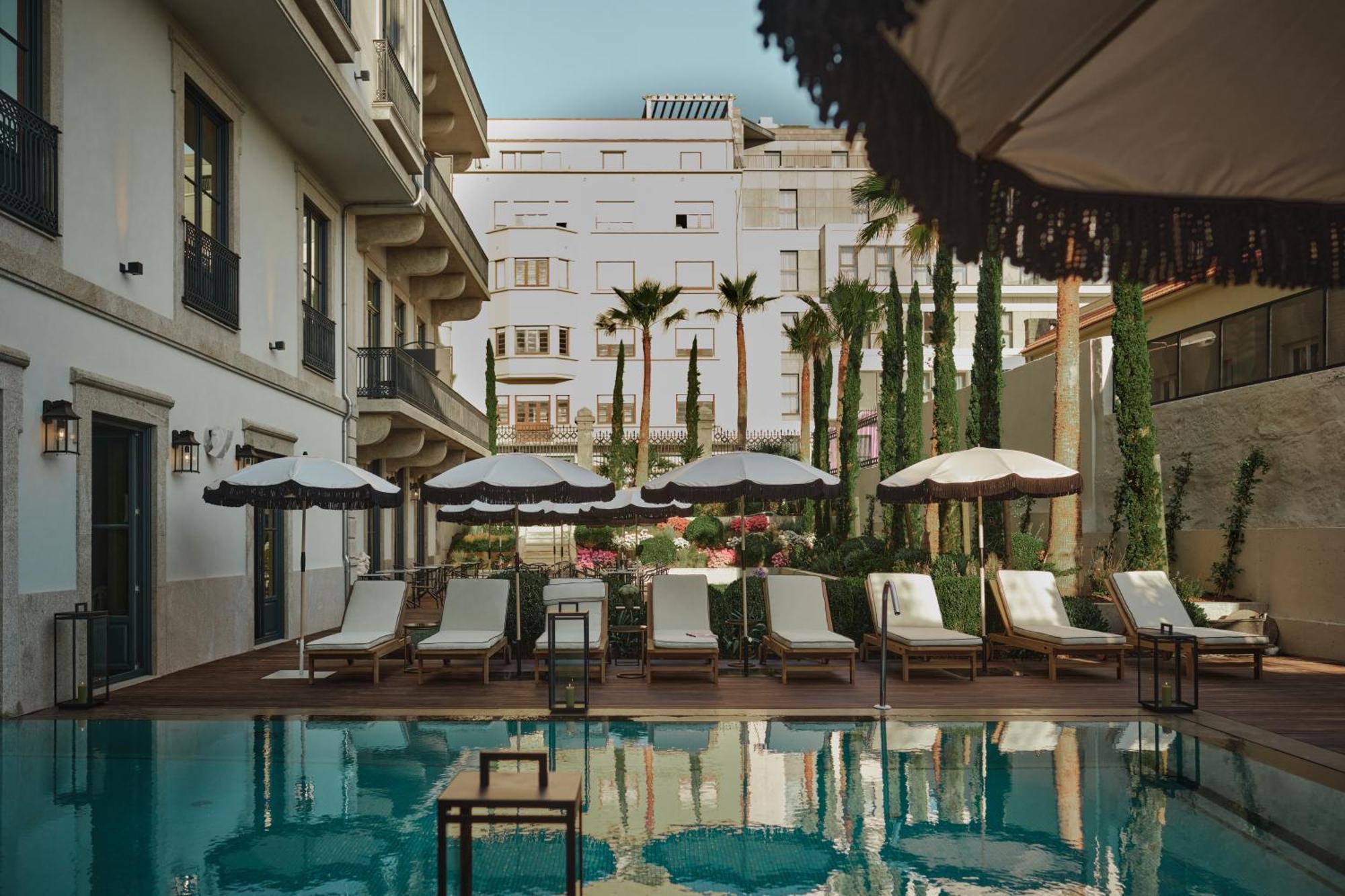 Ga Palace Hotel & Spa, A Xixth-Century Villa Порту Экстерьер фото The hotel's pool